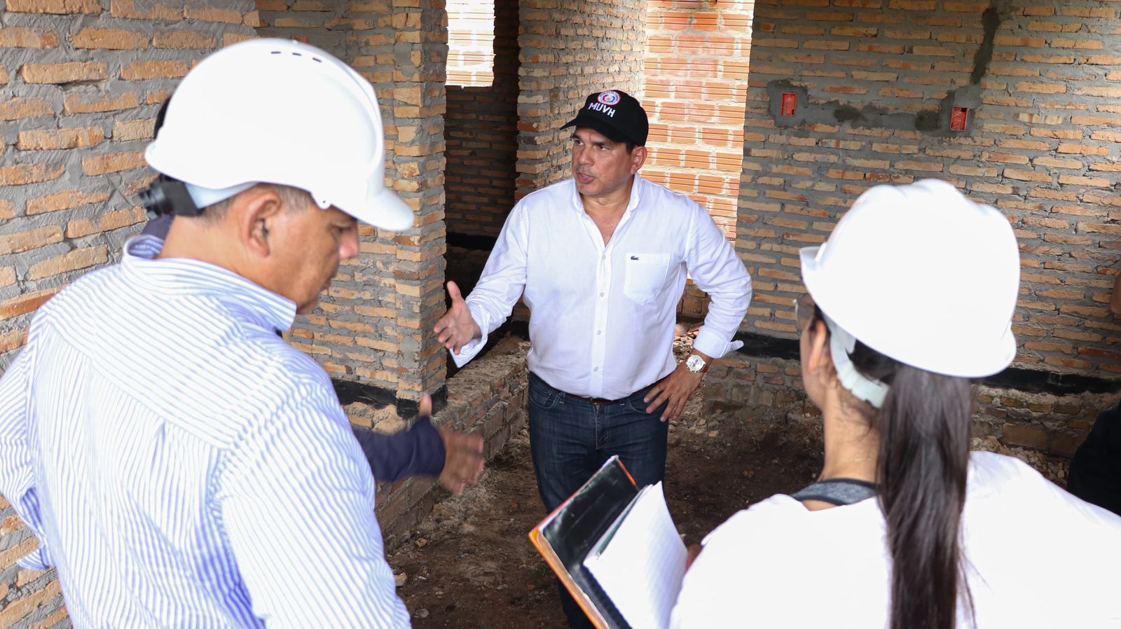 2ca8c80b-1326-42a8-b723-341f3a28e199