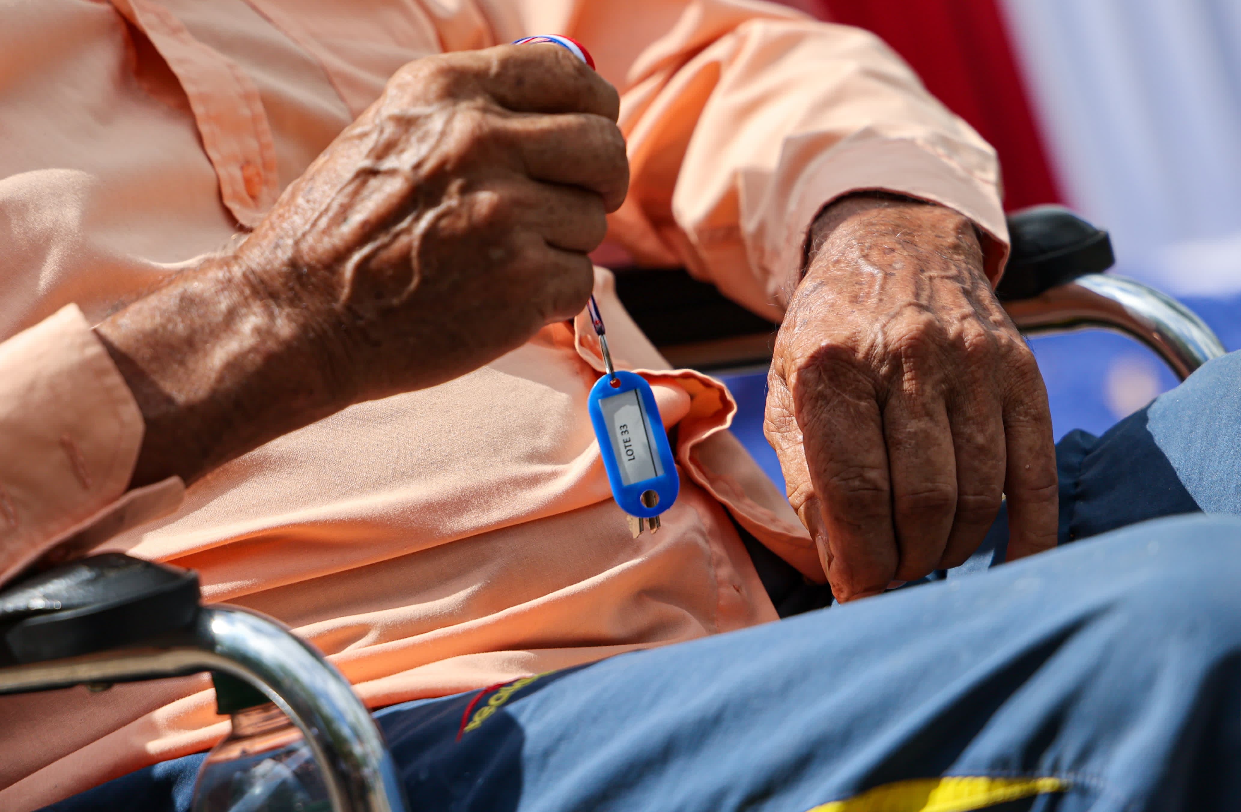 b647c0fb-3fde-442e-9d87-982d7a1099f2