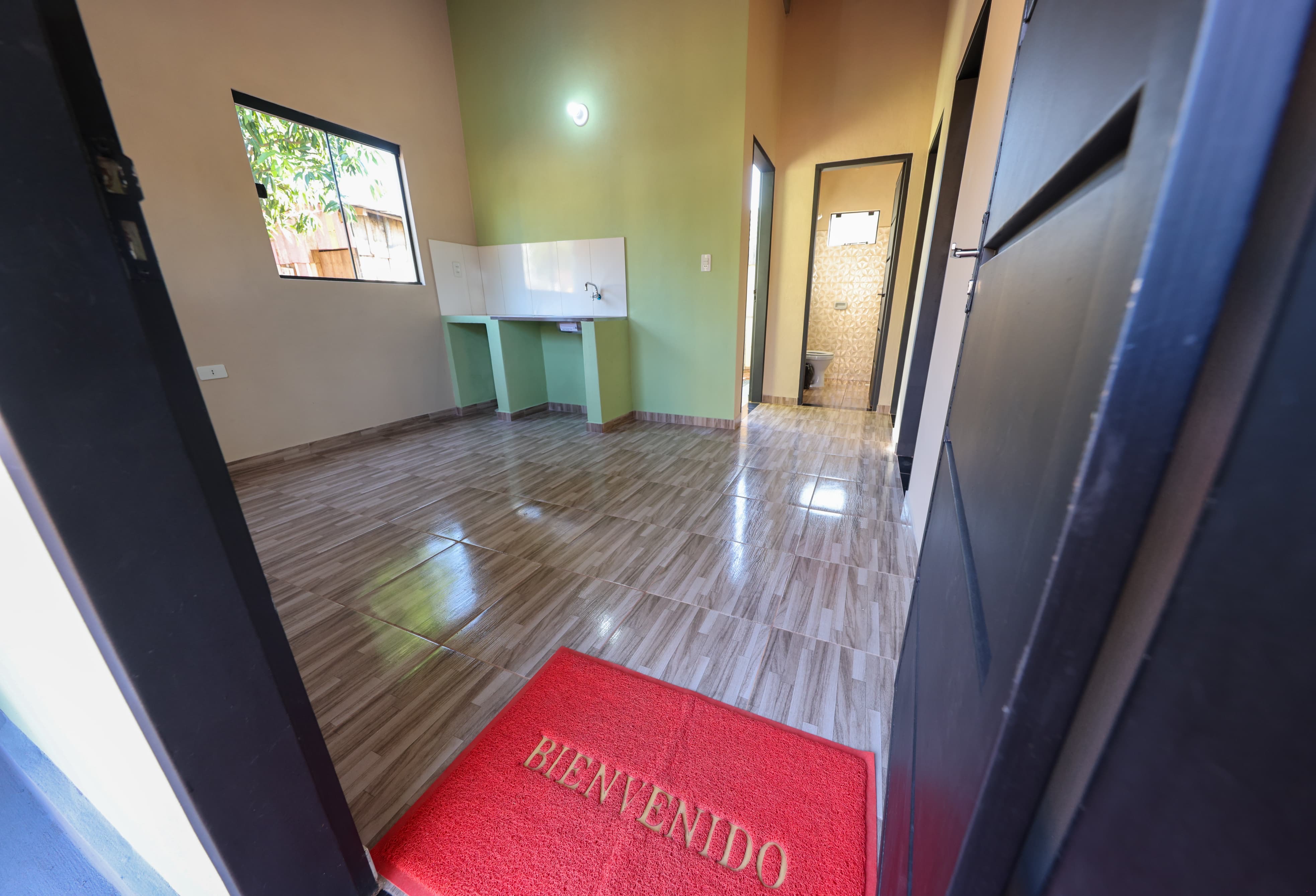 e4b9cbf1-2d05-49e1-acea-f16bebcc8193