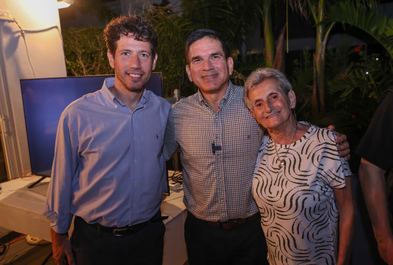 c765fafa-4c94-49a3-8c9e-07169bcccb60